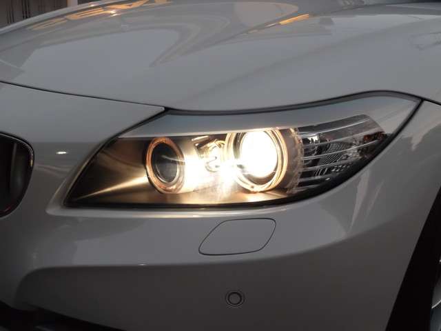 BMW Z4 sドライブ 35i スポーツパッケージ (アルピンホワイト)