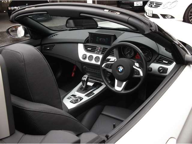 BMW Z4 sドライブ 35i スポーツパッケージ (アルピンホワイト)